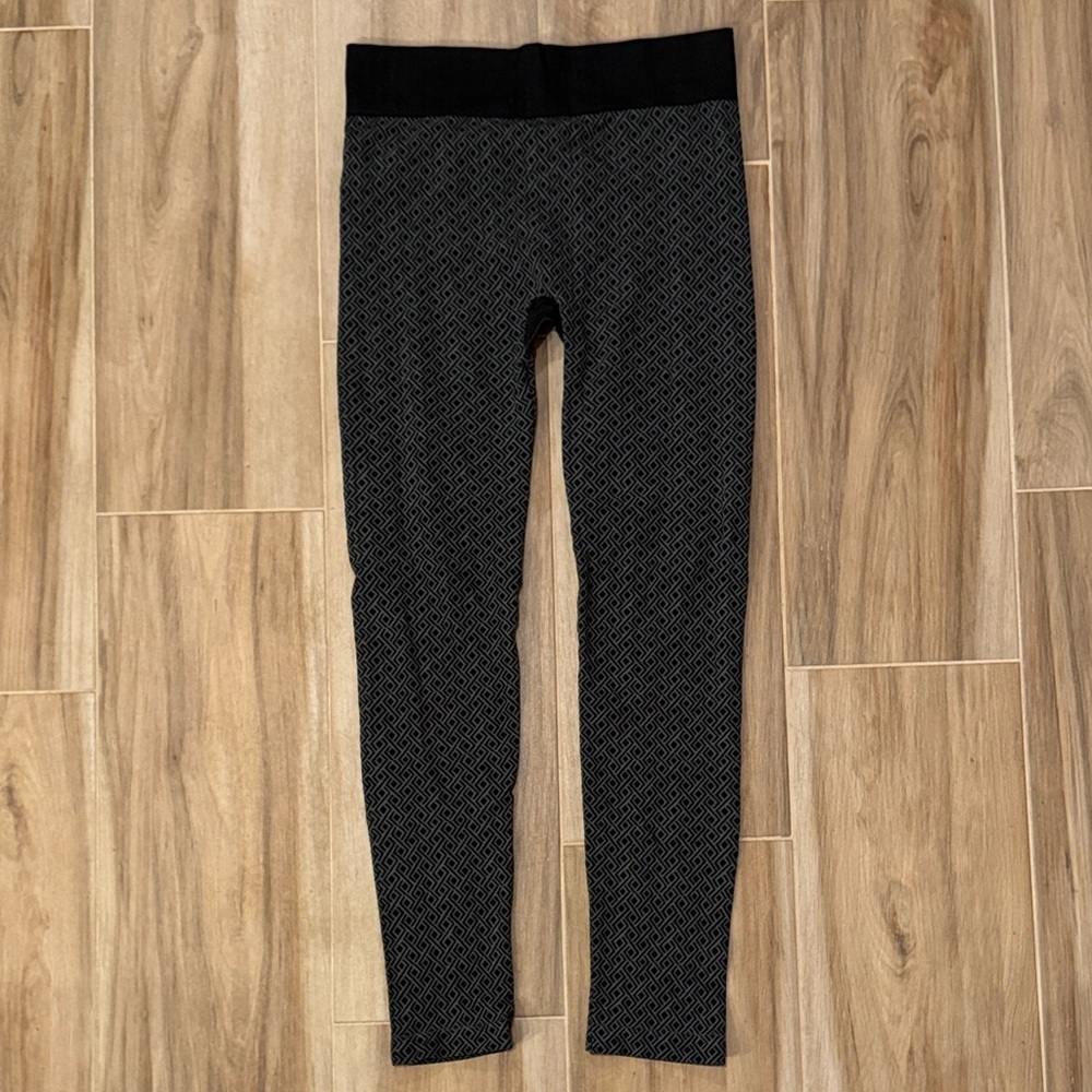 Aventura/Title Nine Black and Gray Patterned Leggings